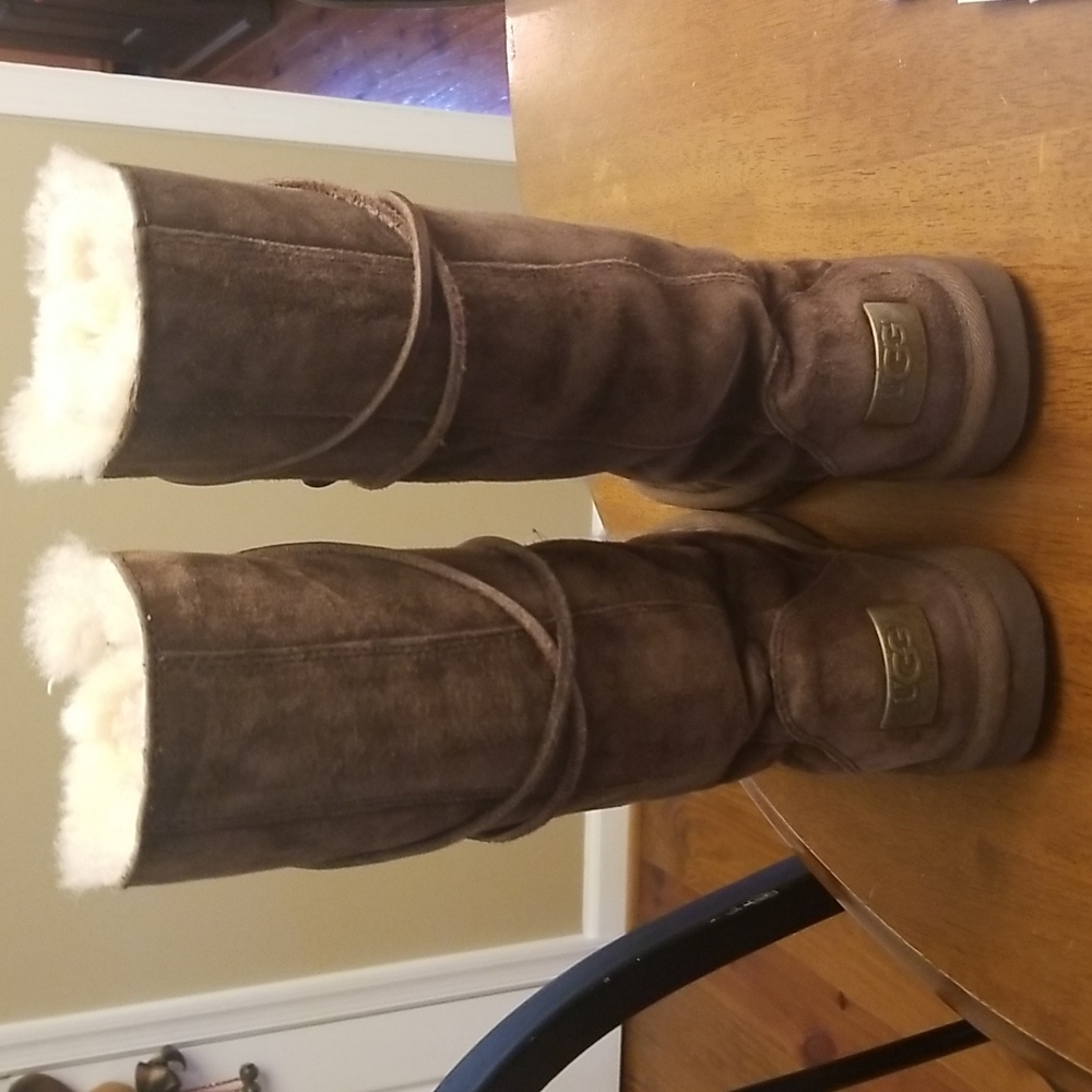 Brown leather UGG boots with shearling - Picture 3 of 11